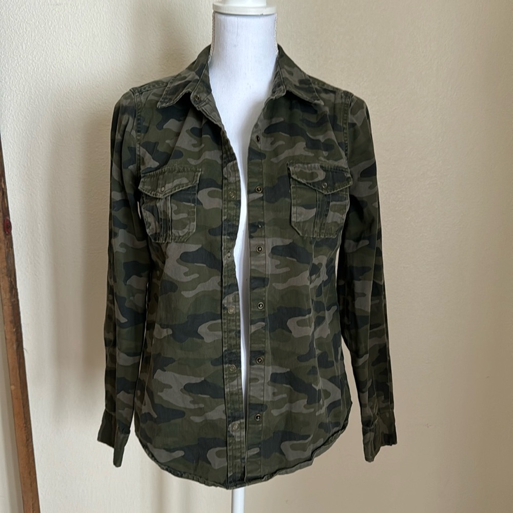 Arizona Jean Company Camo Button-Up Shirt Jacket in Green & Black